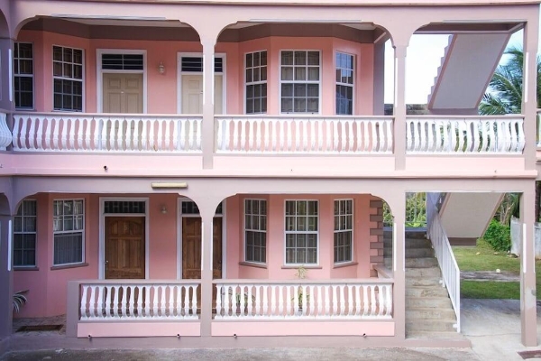 Hotel Iso's Bed & Breakfast (Glanvillia)